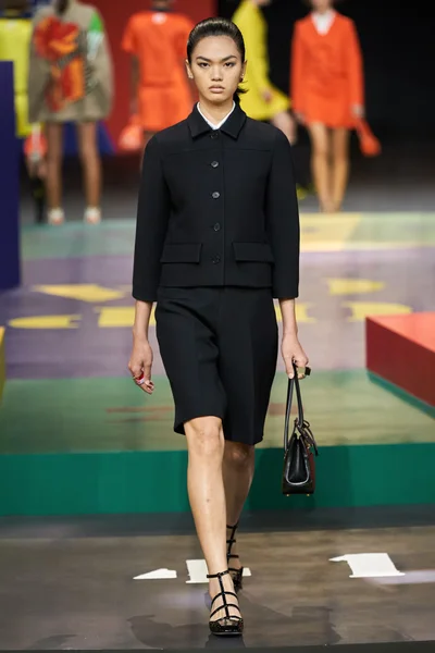 Look 12